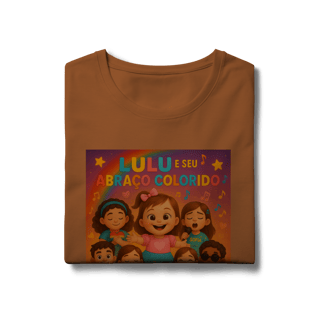 Nome do produto Lulu e Seu Abraço Colorido - Baby Long Pima Oficial