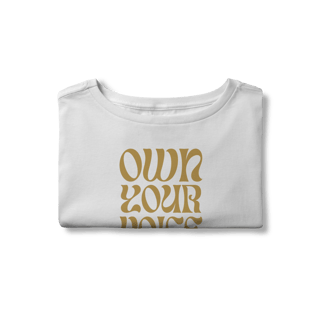 Nome do produtoCamisa Cropped - OWN YOUR VOICE - dourado