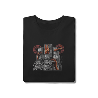 Nome do produto Camiseta Preta Channeling Your Vibes - Algodão Aesthetic Retro TV