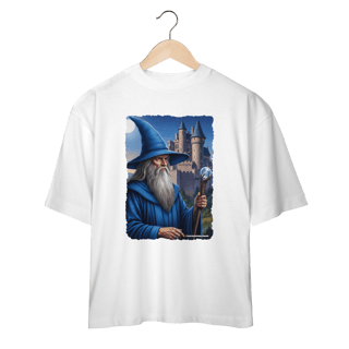 Nome do produto Camiseta Oversized - Mago azul segurando cajado