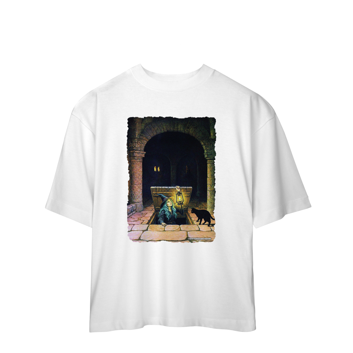Nome do produto: Camiseta Oversized - Bruxa saindo do alçapão
