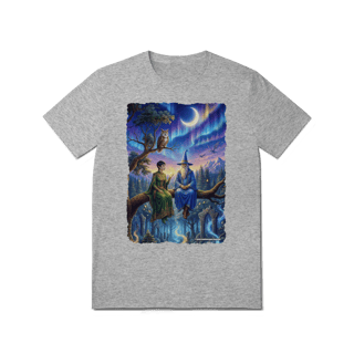 Nome do produto Camiseta Unissex - Mago azul e elfa sentados na árvore