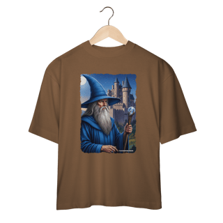 Nome do produto Camiseta Oversized - Mago azul segurando cajado