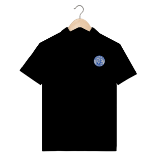 Nome do produto Camiseta Masculina Polo Básica - Logo Alternativo | Taverna do Mago Chapado