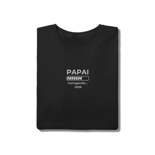Nome do produto Camiseta “Papai carregando 2026” – T-Shirt Quality - 100% Algodão | Chamegu