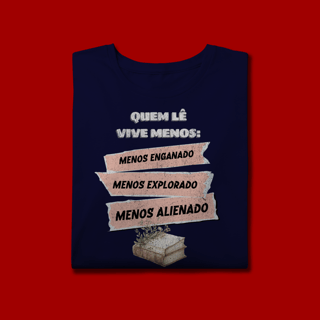 Nome do produto Camiseta Plus Size “Quem lê vive menos”