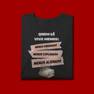 Nome do produto Camiseta Plus Size “Quem lê vive menos”