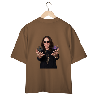 Nome do produto Ozzy segurando morcegos - oversised