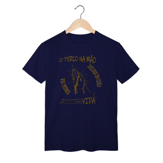 Nome do produto Camiseta “Terço na Mão, Joelhos no Chão” – Fé que Transforma Vidas