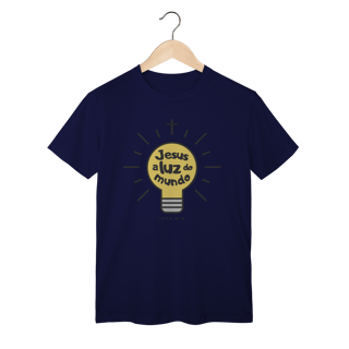 Nome do produto Camiseta “Lâmpada – Jesus, a Luz do Mundo” | Fé que Ilumina Caminhos