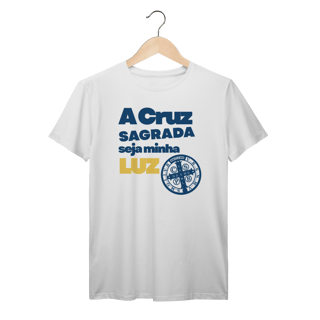 Nome do produto Camiseta “A Cruz Sagrada Seja Minha Luz” – Fé, Proteção e Devoção em Cristo