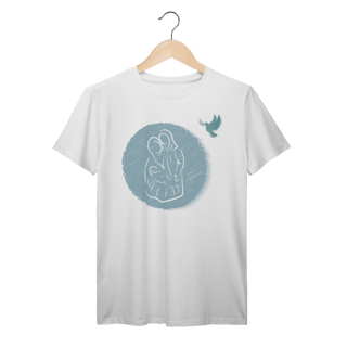 Nome do produto Camiseta Sagrada Família com Espírito Santo – Fé, Amor e Proteção Divina