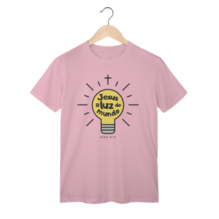 Nome do produto Camiseta “Lâmpada – Jesus, a Luz do Mundo” | Fé que Ilumina Caminhos
