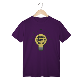 Nome do produto Camiseta “Lâmpada – Jesus, a Luz do Mundo” | Fé que Ilumina Caminhos