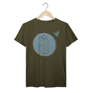 Nome do produto Camiseta Sagrada Família com Espírito Santo – Fé, Amor e Proteção Divina