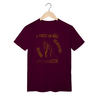 Nome do produto Camiseta “Terço na Mão, Joelhos no Chão” – Fé que Transforma Vidas