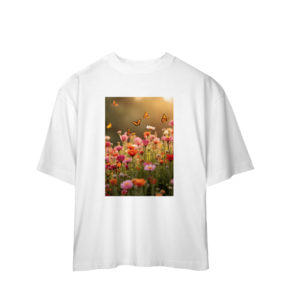 Camiseta Oversized Flores e Borboletas