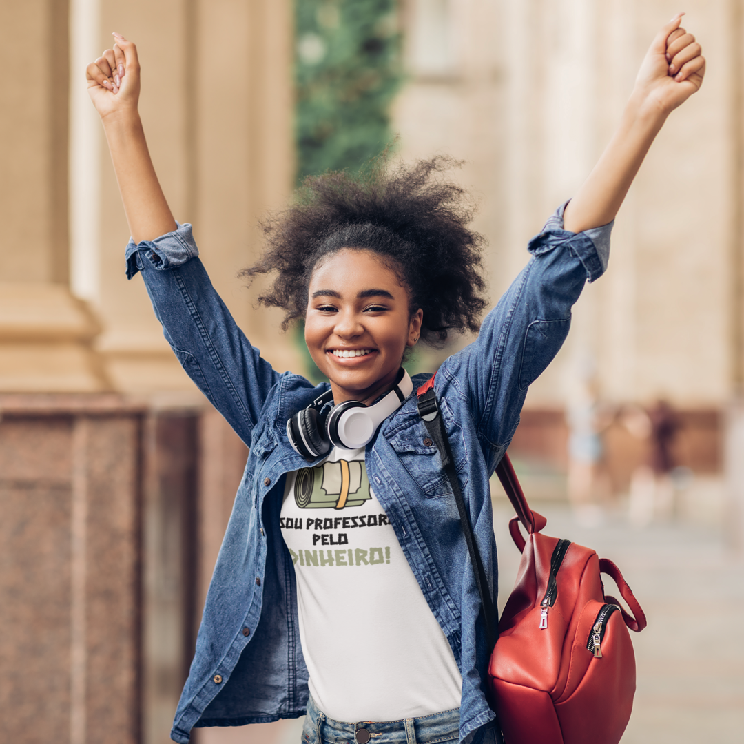 Nome do produto: Camiseta para Professora “Sou professora pelo dinheiro” – Humor docente