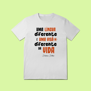 Nome do produto Camiseta Masculina “Uma língua diferente é uma visão diferente da vida”