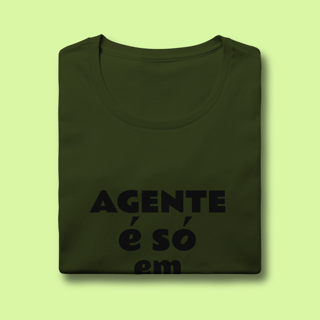 Nome do produto Camiseta feminina com dica de português: Agente é só em missão secreta