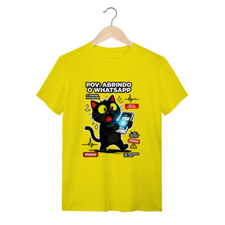 Nome do produto Camiseta POV Abrindo WhatsApp Gato Aterrorizado Gen Z Anxiety