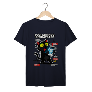 Nome do produto Camiseta POV Abrindo WhatsApp Gato Aterrorizado Gen Z Anxiety