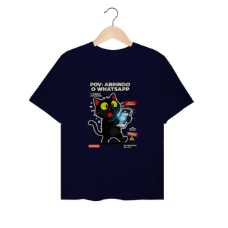 Nome do produto Camiseta POV Abrindo WhatsApp Gato Aterrorizado Gen Z Anxiety