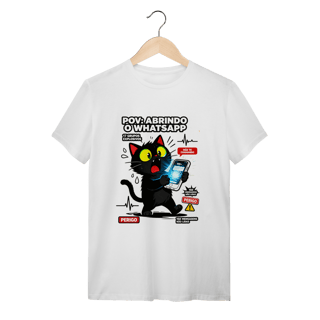 Nome do produto Camiseta POV Abrindo WhatsApp Gato Aterrorizado Gen Z Anxiety
