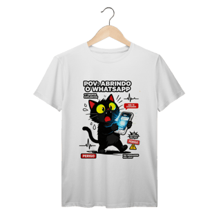 Nome do produto Camiseta POV Abrindo WhatsApp Gato Aterrorizado Gen Z Anxiety