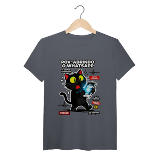 Nome do produto Camiseta POV Abrindo WhatsApp Gato Aterrorizado Gen Z Anxiety