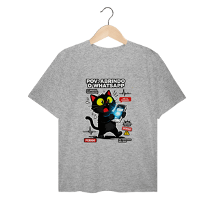 Nome do produto Camiseta POV Abrindo WhatsApp Gato Aterrorizado Gen Z Anxiety