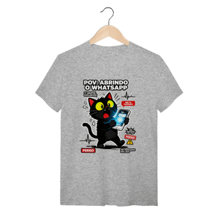 Nome do produto Camiseta POV Abrindo WhatsApp Gato Aterrorizado Gen Z Anxiety