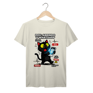 Nome do produto Camiseta POV Abrindo WhatsApp Gato Aterrorizado Gen Z Anxiety