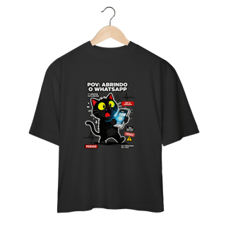 Nome do produto Camiseta POV Abrindo WhatsApp Gato Aterrorizado Gen Z Anxiety