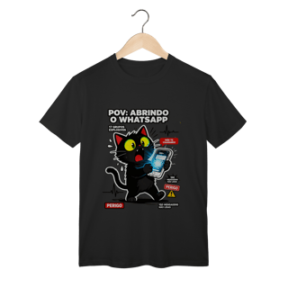 Nome do produto Camiseta POV Abrindo WhatsApp Gato Aterrorizado Gen Z Anxiety