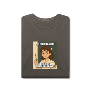 Nome do produtoCamiseta Estonada - Só Observando os Elogios na Semana de Provas
