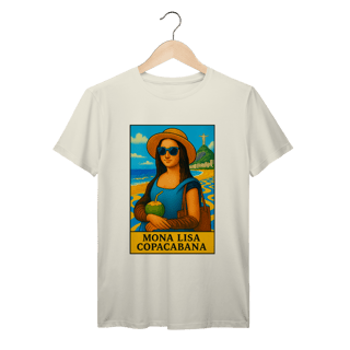 Nome do produto Camiseta Prime Mona Lisa Copacabana – Arte Clássica em Clima Tropical Brasileiro