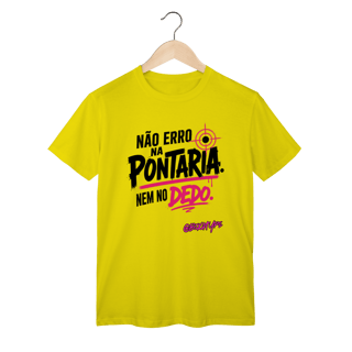 Nome do produto Camiseta Não erro na pontaria. Nem no dedo