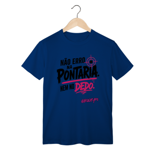 Nome do produto Camiseta Não erro na pontaria. Nem no dedo