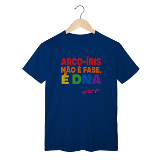 Nome do produto Camiseta Arco-íris não é fase, é DNA