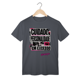 Nome do produto Camiseta Cuidado: personalidade em excesso