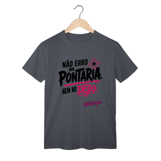 Nome do produto Camiseta Não erro na pontaria. Nem no dedo