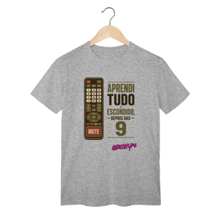 Nome do produto Camiseta Aprendi tudo escondido, depois das 9