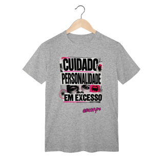 Nome do produto Camiseta Cuidado: personalidade em excesso
