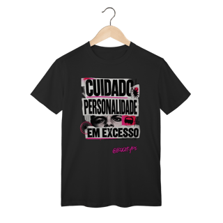 Camiseta Cuidado: personalidade em excesso