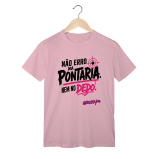 Nome do produto Camiseta Não erro na pontaria. Nem no dedo