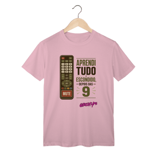 Nome do produto Camiseta Aprendi tudo escondido, depois das 9