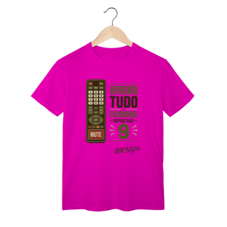 Nome do produto Camiseta Aprendi tudo escondido, depois das 9