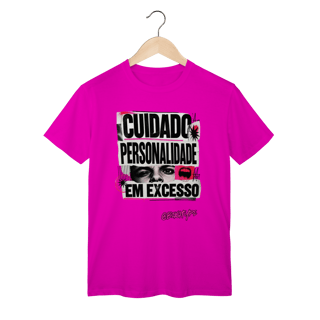 Nome do produto Camiseta Cuidado: personalidade em excesso