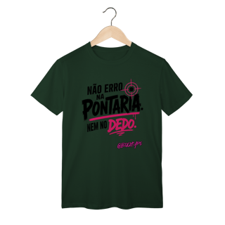 Nome do produto Camiseta Não erro na pontaria. Nem no dedo